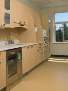 The spacious sterilization center has increased sterilization procedure efficiency and is equipped with Pelton & Crane Solaris, Delta Q Sterilizer, SciCan Statim and Hydrim.