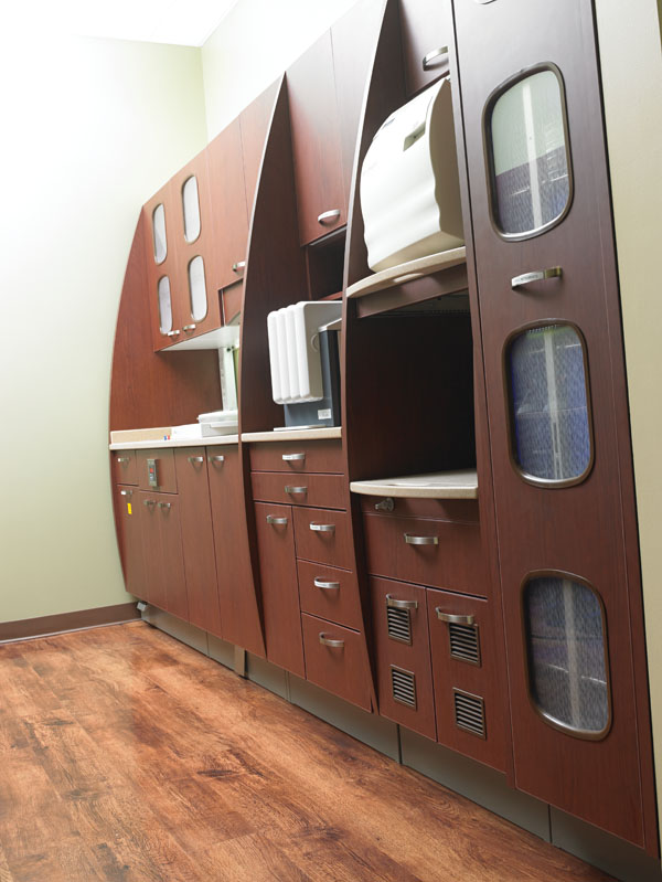 The centrally located, sterilization center by Pelton & Crane flows efficiently from dirty to clean and offers the highest standards in patient care with a Midmark M11 autoclave and Kavo Quattrocare maintenance system.