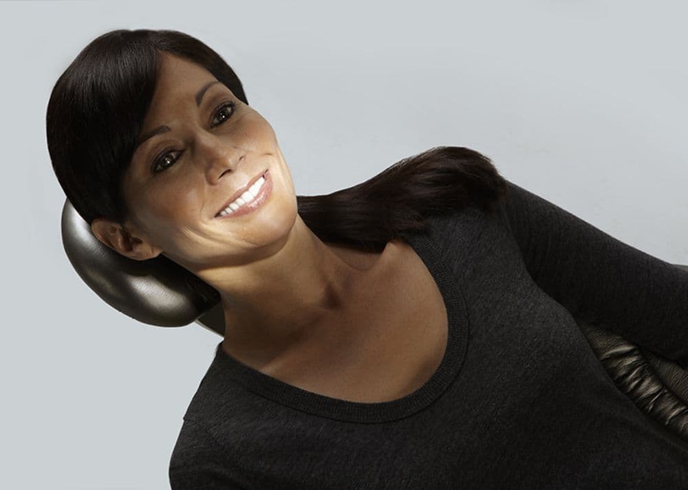 Delivers true, reduced shadow white light to identify shades, details, and tissue.