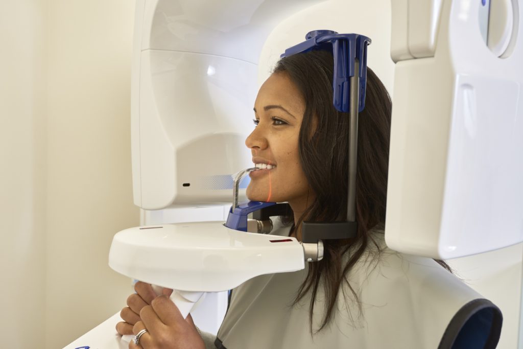 A clinician performs a 3D scan using the Planmeca ProMax® 3D Plus CBCT.