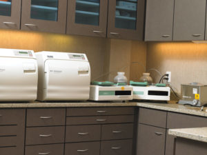 The sterilization center located within each pod is equipped with Midmark M11 and SciCan Statim autoclaves, and offer easy in and out with their U-shaped design.
